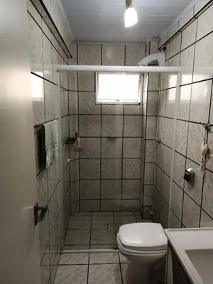Uma casa de banho em Quarto Privado com Ar condicionado e frigobar