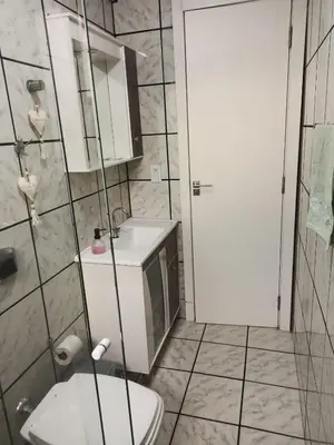 Uma casa de banho em Quarto Privado com Ar condicionado e frigobar