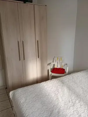 Uma cama ou camas num quarto em Quarto Privado com Ar condicionado e frigobar