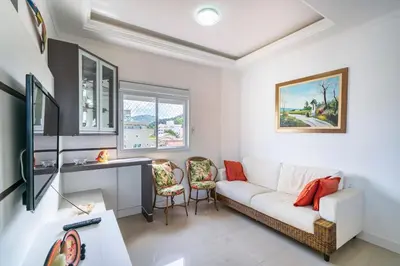Uma televisão e/ou sistema de entretenimento em Maristela Guedert - AP 3 Quartos com Vista Mar