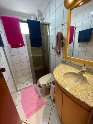 Uma casa de banho em Residencial florida
