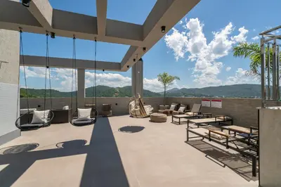 Uma vista geral da montanha ou uma vista da montanha a partir do apartamento