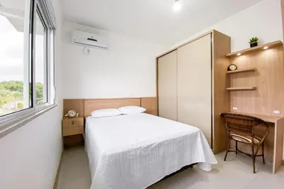 Uma cama ou camas num quarto em Amplo apto com 03 quartos para locação! 0491
