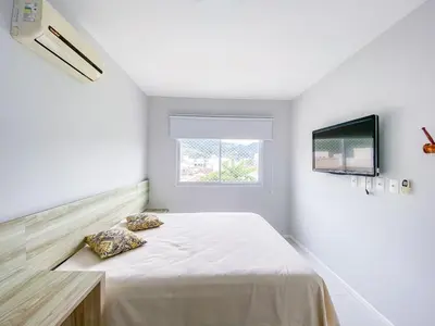 Uma cama ou camas num quarto em Praia de Palmas Apto com Suíte a 450m do Mar 0499
