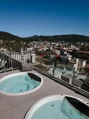 Uma vista geral da montanha ou uma vista da montanha a partir do apartamento