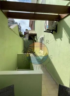 Uma varanda ou terraço em Sobrado Alto Padrão Zona Central da Praia com 03 Dormitórios