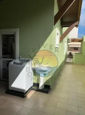 A planta de Sobrado Alto Padrão Zona Central da Praia com 03 Dormitórios