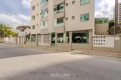 O edifício onde o apartamento está situado