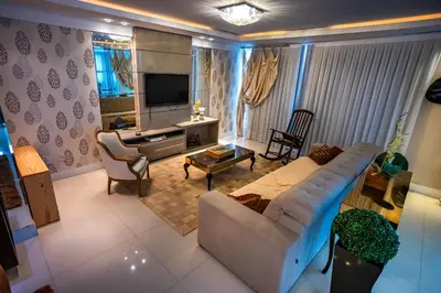 Uma televisão e/ou sistema de entretenimento em Apt 3 en-suites - Meia Praia