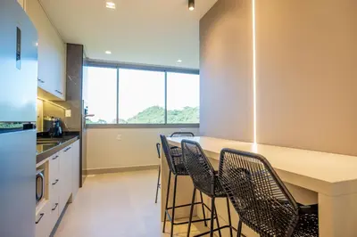 A cozinha ou kitchenette de Elegance - Piscina Aquecida - Apartamento para 4 pessoas em Bombinhas
