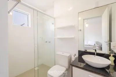 Uma casa de banho em Apto 450m da praia c/ churrasq. e 3 suítes TAH0602