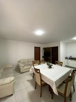 Uma área de estar em Casa Térrea a 200m da Praia de Bombas