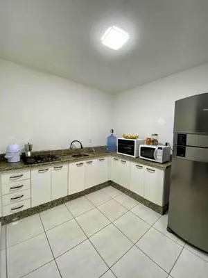 A cozinha ou kitchenette de Casa Térrea a 200m da Praia de Bombas