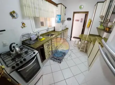 A cozinha ou kitchenette de Casa Ampla Zona Central da Praia com 04 Dormitórios