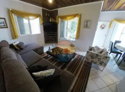 Uma área de estar em Casa Ampla Zona Central da Praia com 04 Dormitórios