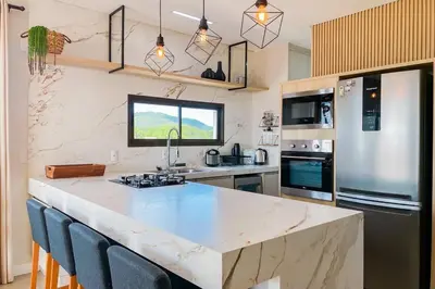 A cozinha ou kitchenette de Seu refúgio perfeito há 200 metros em Palmas! 0192