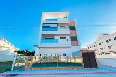 O edifício onde o apartamento está situado