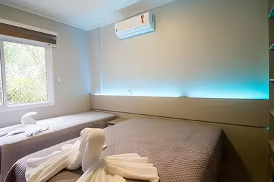 A planta de Apartamento mobiliado com sacada e chu. 2 vagas