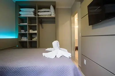 A planta de Apartamento mobiliado com sacada e chu. 2 vagas