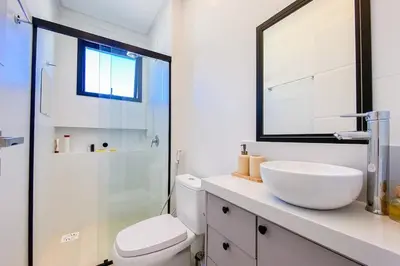 Uma casa de banho em Conforto e exclusividade a 60m da Praia de Palmas 0321