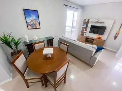 Uma televisão e/ou sistema de entretenimento em Descanse na praia de Palmas, 450m do Mar - 0103