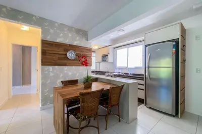 A cozinha ou kitchenette de Conforto e Piscina a 400m da Praia de Palmas! 0182