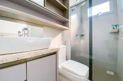 Uma casa de banho em Amplo apto de 02 suítes há 350 metros do mar! 0466