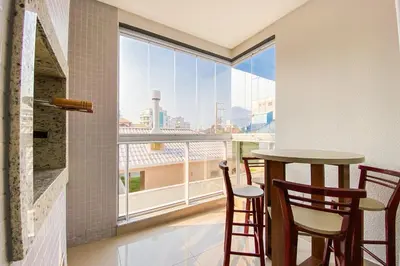 Uma varanda ou terraço em Amplo apto de 02 suítes há 350 metros do mar! 0466