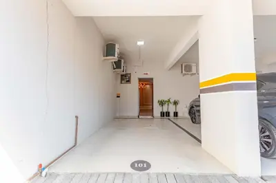 A planta de Belissimo apartamento com vista da praia em Bombas