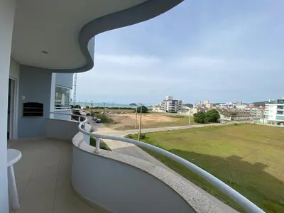 Uma varanda ou terraço em Vista Mar - Praia de Palmas - 80m da Praia - Piscina e Lazer Completo! 0475