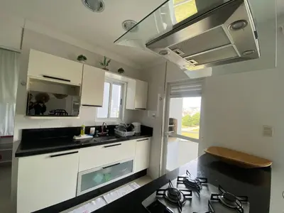 A cozinha ou kitchenette de Vista Mar - Praia de Palmas - 80m da Praia - Piscina e Lazer Completo! 0475