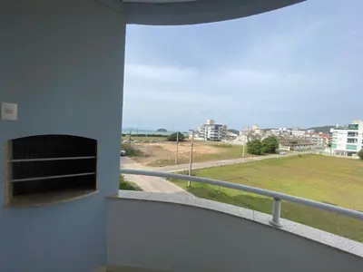 Uma varanda ou terraço em Vista Mar - Praia de Palmas - 80m da Praia - Piscina e Lazer Completo! 0475