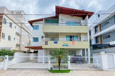 O edifício onde o apartamento está situado