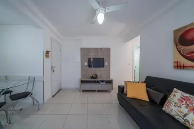 Uma televisão e/ou sistema de entretenimento em Apto perto da praia e do centro VZ9721