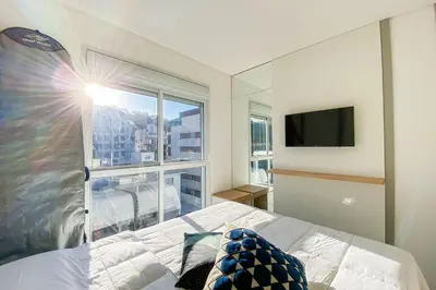Uma cama ou camas num quarto em Praia de Palmas - Apto 300m da Praia, 2 Dorms - 0158