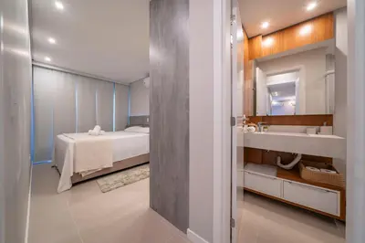 Uma cama ou camas num quarto em Apto elegante a 100m da praia MD8752