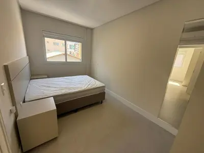 Uma cama ou camas num quarto em cód 152 - Excelente apartamento á 300m do mar!
