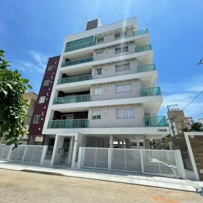cód 152 - Excelente apartamento á 300m do mar!