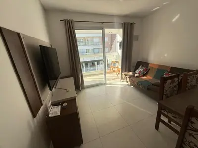Uma televisão e/ou sistema de entretenimento em cód 88- Apartamento aconchegante á 100m do mar