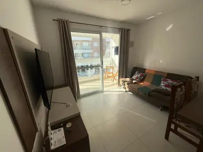Uma televisão e/ou sistema de entretenimento em cód 88- Apartamento aconchegante á 100m do mar