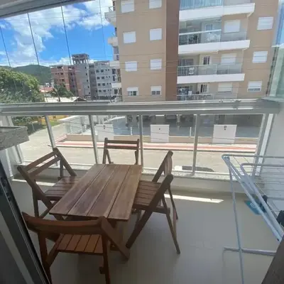 cód 88- Apartamento aconchegante á 100m do mar