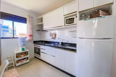 A cozinha ou kitchenette de Apto 2 Quartos sendo 1 Suíte bem localizado - 0329