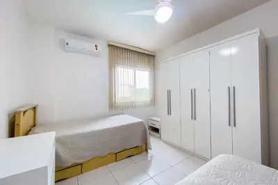Uma cama ou camas num quarto em Residencial Amanda 0345