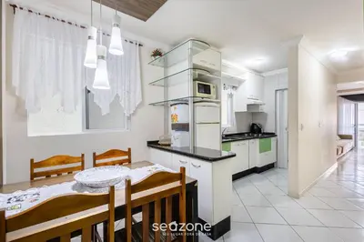 A cozinha ou kitchenette de Aptos completos a passos do mar em Meia Praia – OBS