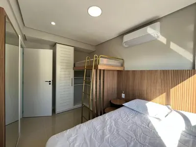 Uma cama ou camas num quarto em Apto a 225m da Praia de Palmas 0348