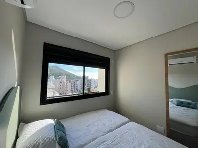 Uma cama ou camas num quarto em Apto a 225m da Praia de Palmas 0348