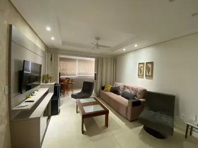 Uma televisão e/ou sistema de entretenimento em Praia de Palmas - 400 metros da praia - Amplo e Aconchegante - 0461