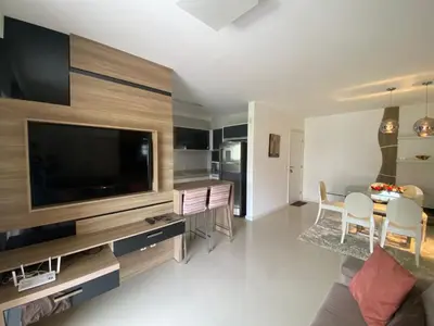 Uma televisão e/ou sistema de entretenimento em Praia de Palmas - 350 metros da praia - Próximo ao mar! 0468