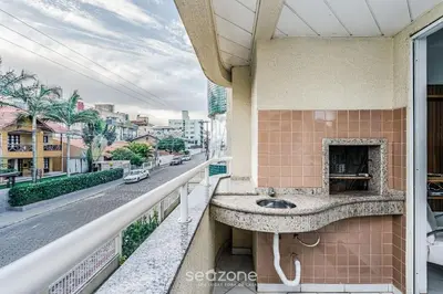 O edifício onde o apartamento está situado