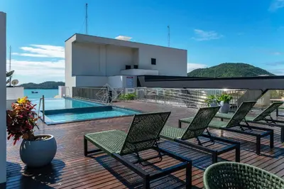 A piscina em ou perto de 404 Suíte em Localização Incrível Praia de Bombinhas a 120m